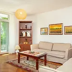 Sky Breeze Apartment